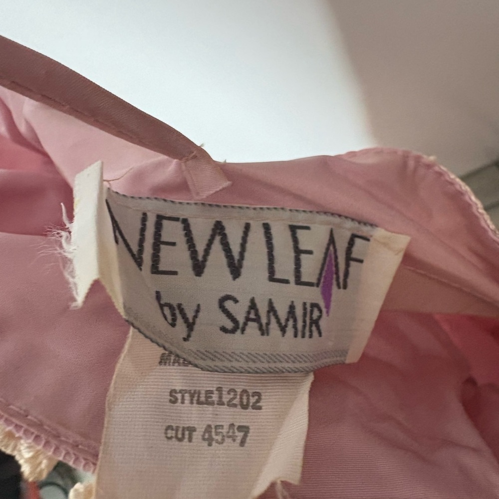 newleaf by samir  nice beautiful pink dress 

Size 7/8

Really good condition - Picture 5 of 8